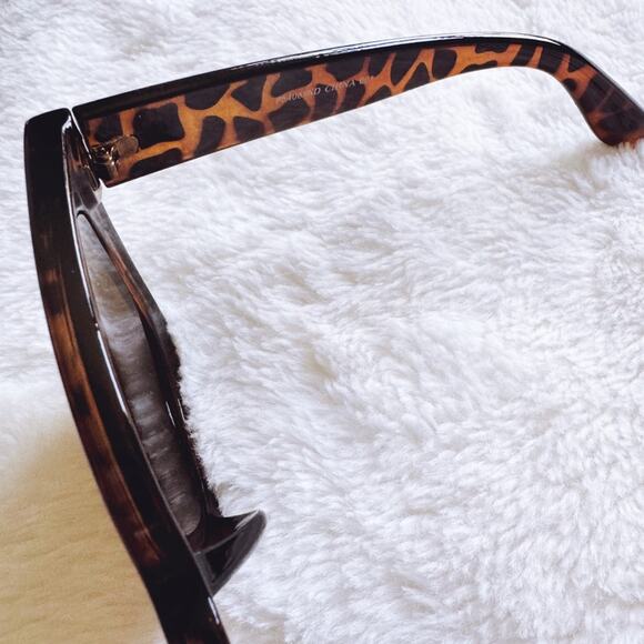 Liora Tortoise Brown Oversized Bold Sunglasses - Picture 6 of 13